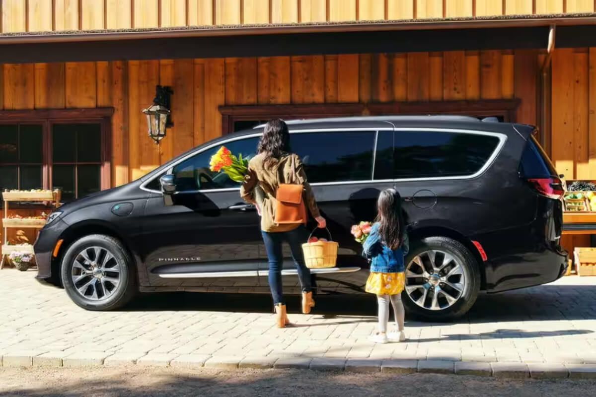 Chrysler Pacifica Hybrid Vs. Toyota Sienna Hybrid Interior Comparison