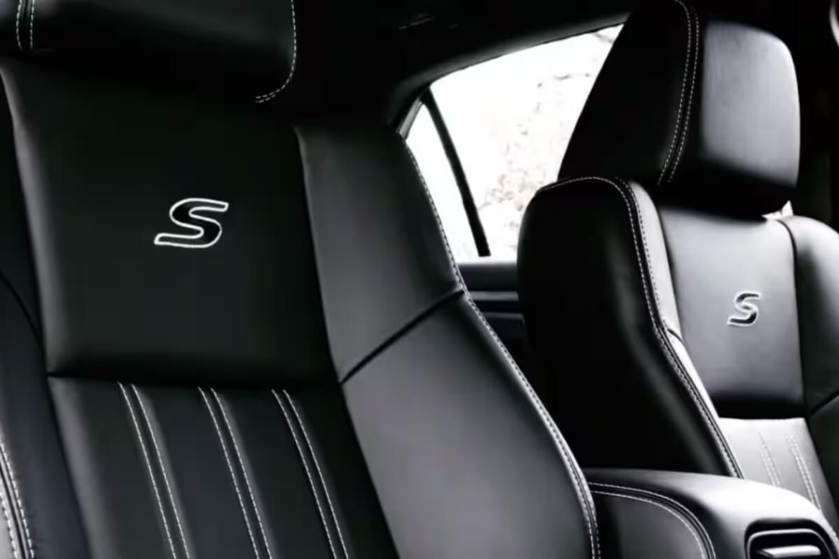 Standard features across the Chrysler 300 trims include the following