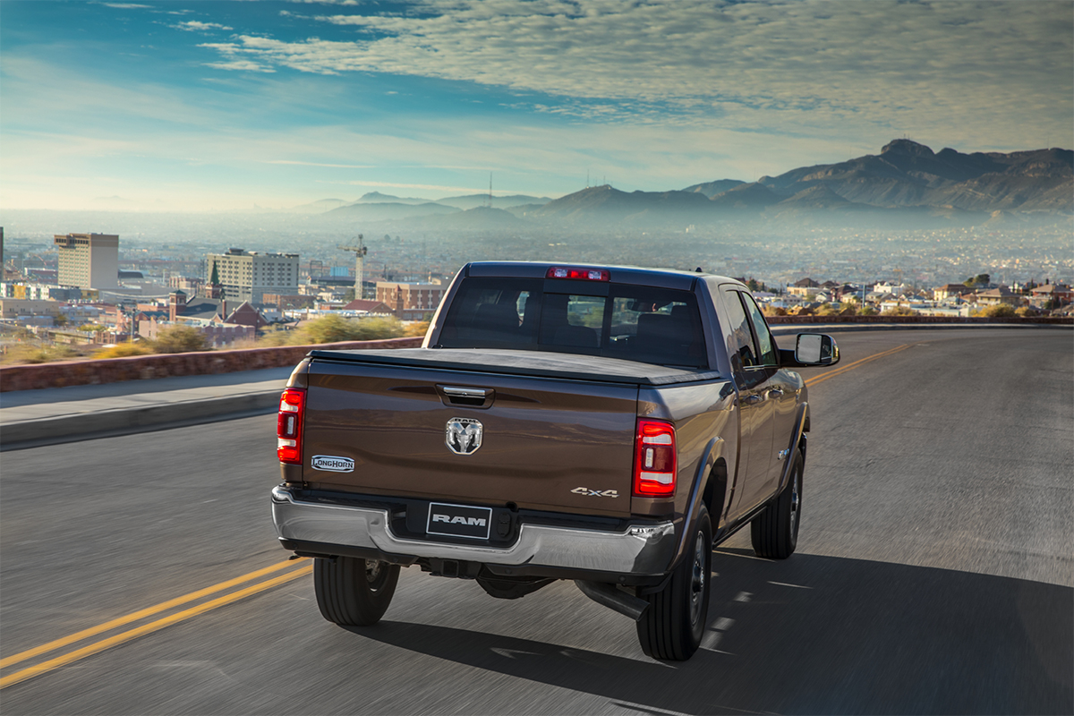 Comparing 4×2 and 4×4 Vehicles 01