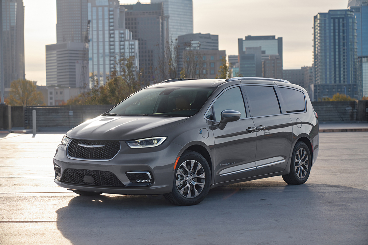 2024 Chrysler Pacifica Hybrid Image 01