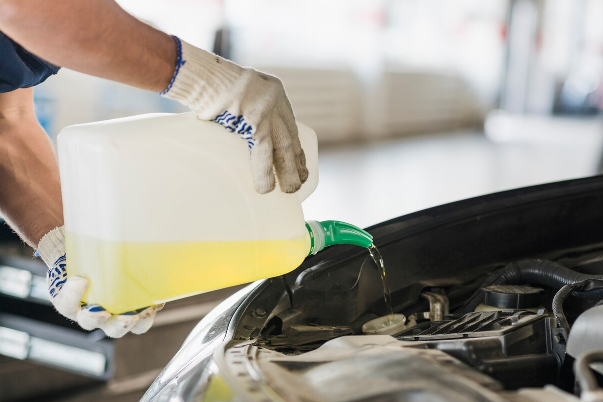 Expert Coolant Flush Service Image 01