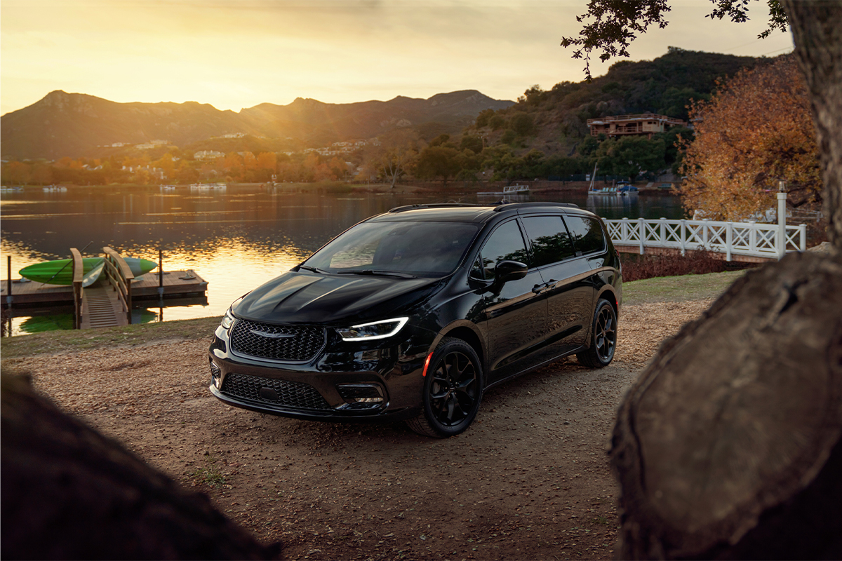 2024 Chrysler Pacifica Image 01
