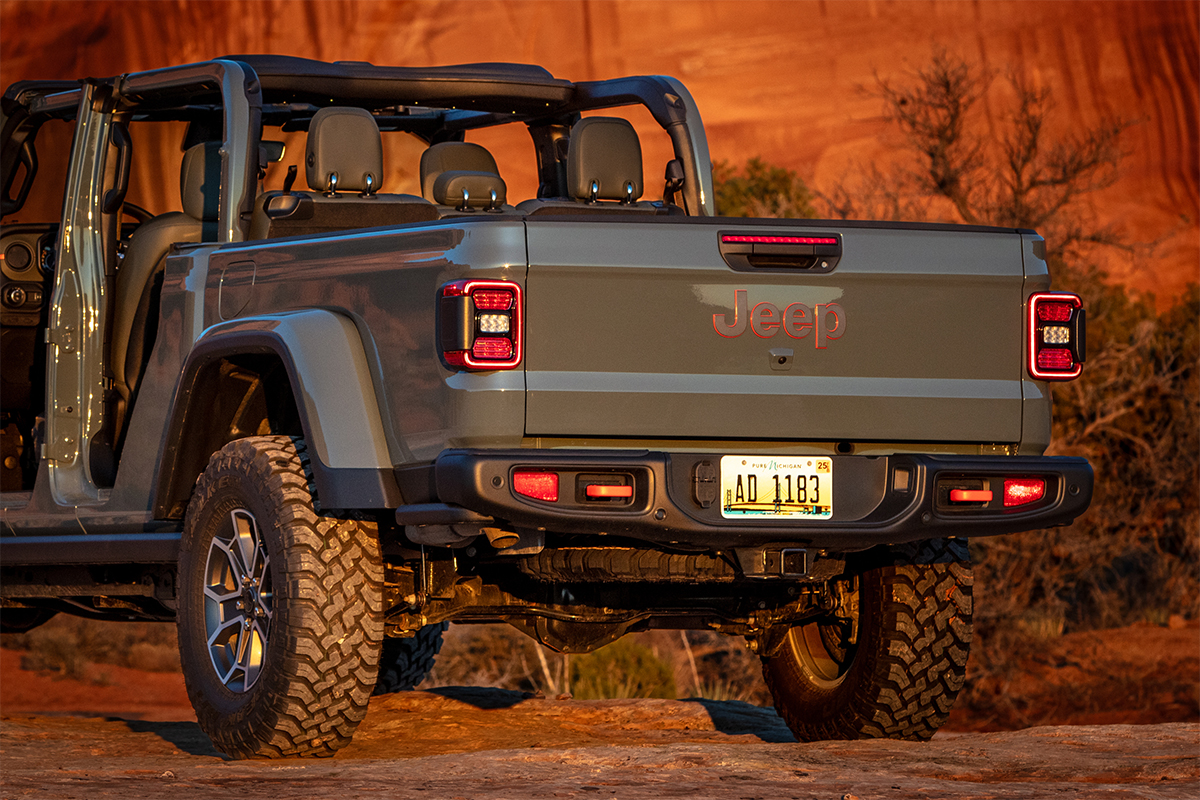 2024 Jeep Gladiator Image 02