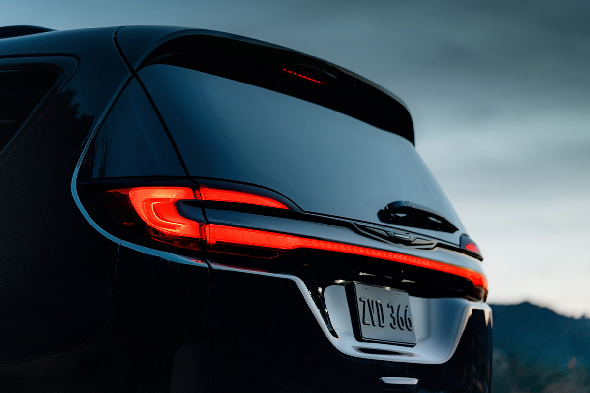 2024 Chrysler Pacifica Image 02