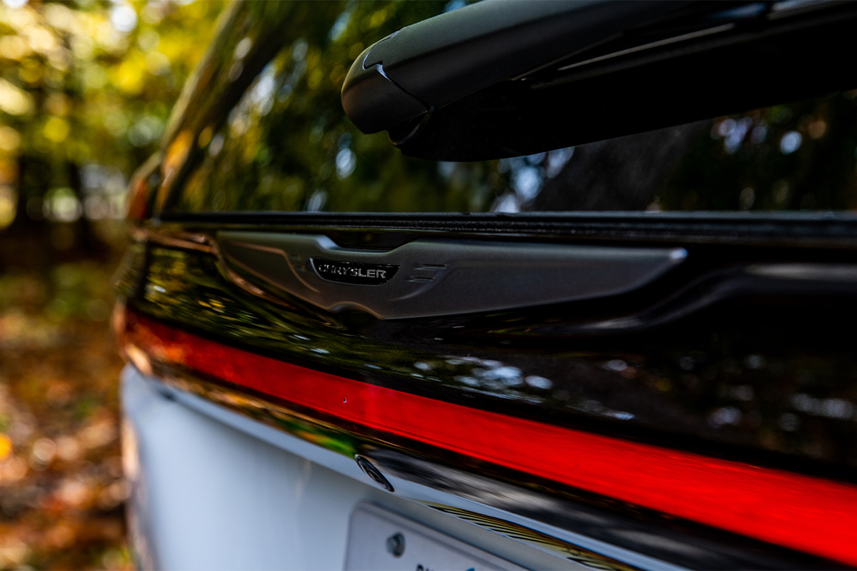 2024 Chrysler Pacifica Hybrid Image 04