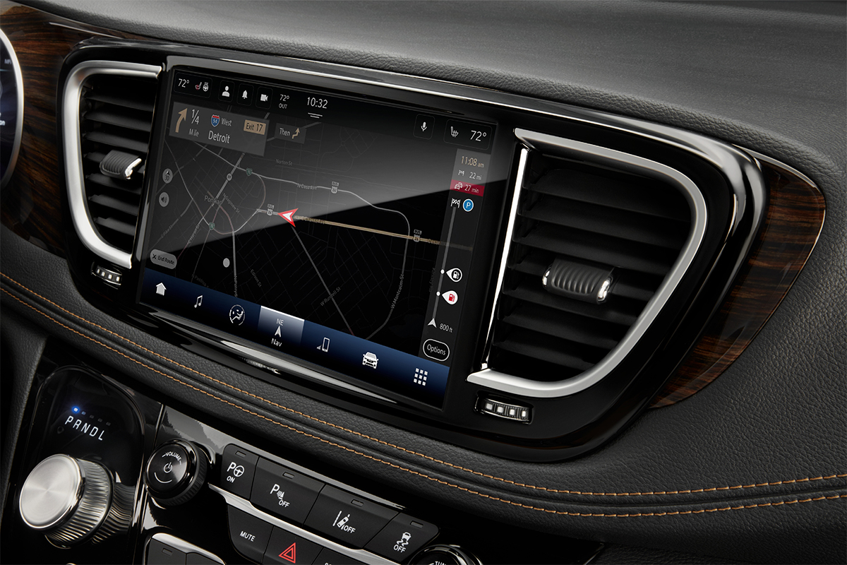 2024 Chrysler Pacifica Image 04